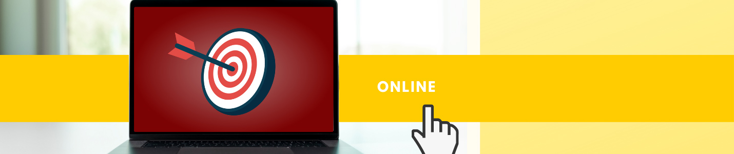 Banner reklamowy z napisem Targi Pracy Online oraz czerwono-białą tarczą ze strzałką wbitą w jej środek, wyświetlającą się na ekranie monitora.